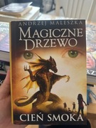 MAGICZNE DRZEWO - CIEŃ SMOKA / Andrzej Maleszka