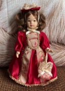 Lalka porcelanowa elegantka 15 cm DeAgostini