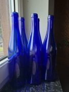 Szklane kobaltowe duze butelki 6 sztuk