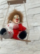 Clown Pajacyk PRL na huśtawce