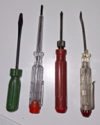 Zestaw wkrętaków/próbników.