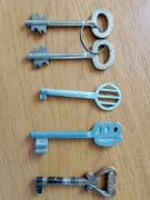 Stare klucze do szaf szafek biurek witryn sejfu 4 sztuki