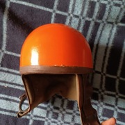 Kask Orzeszek z epoki PRL-u 