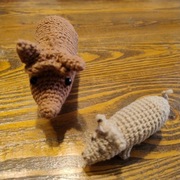 Maskotka ręcznie robiona- mama dzik ze swoim młodym