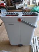 Mop Płaski Wąskie Wiadro Slim TSG-610 Dwukomorowe Z Wyciskaczem Wkład 40 Cm