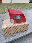 Lampa tył lewa YARIS 09-  81561-0D250 lekko uszkodzona