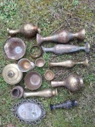 Stare dzbanki mosiężne kielichy różności 