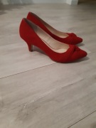 Czerwone buty na obcasie