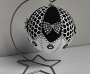 Ręcznie wykonana bombka z materiału + elegancki stojak 