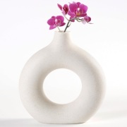 ceramiczna biała waza 