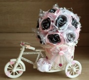 Bukiet róż w rowerku na Dzień Babci - handmade