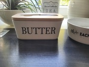 Maselniczka porcelanowa z nozem do masla bambusowa pokrywka