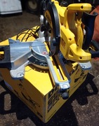 Piła ukośna DeWalt dws773 -qs