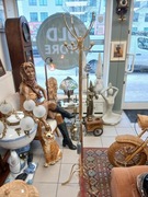 Stylowy Wieszak Na Ubrania Stojący w Złotym Kolorze lata 70 Vintage 