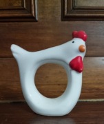 Porcelanowa figurka kogucika , wysokość 8 cm., szerokość 8 cm. 