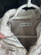 Elegancka pikowana kremowa kurtka ze złotymi dodatkami na styl Zara roz 40