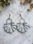 Wiszące kolczyki z tłoczeniami w kolorze szarym z gliny polimerowej 