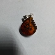 Zawieszka z bursztynu 