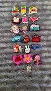 Przypinki Piny Charms do butów typu Crocs 18 szt. gratis Misio świecący
