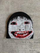 Czarna uniseks czapka zimowa beanie z motywem twarzy Yoshie Kimura horror