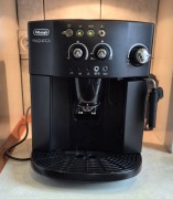 Automatyczny ciśnieniowy ekspres do kawy De'longhi