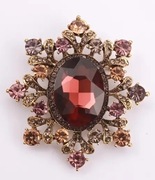 Cudowna broszka w stylu vintage klasyczna