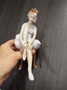 Duża zabytkowa sygnowana figurka 