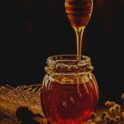 Miód wielokwiatowy Hurt leśny, ciemny, zbiór 2020.