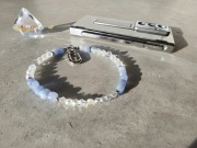 Biżuteryjna smycz do telefonu Chalcedon, k. księżycowy,Kryształ,Mattè Prism