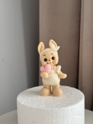 Figurka na tort Króliczek z serduszkiem