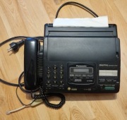 Telefax z automatem zgłoszeniowym KX-F2680PD