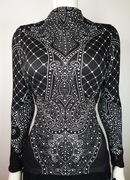 Bluzka czarna z białymi geometrycznymi wzorami