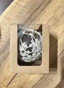 Bombki choinkowe wykonane szydełkiem na akrylowej kuli 