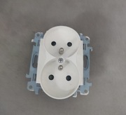 Simon 10 gniazdo podwójne 