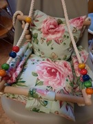 Huśtawka drewniana Levita w kwiatki