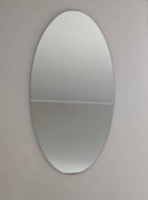 Lustro w owalnym kształcie