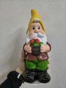 Krasnal 30 cm w żółtej czapce