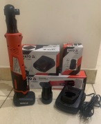 Klucz udarowy kątowy 12V bezszczotkowy YATO YT-829021 1/2”, 80Nm grzechotka