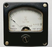 Miernik analogowy DC z PRL