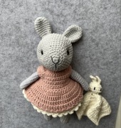 Zajączek zrobiony na szydełku