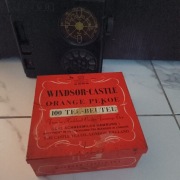 Stara kolekcjonerska puszka 