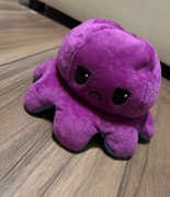 Maskotka ośmiornica dwustronna niebiesko-fioletowa smutek i uśmiech