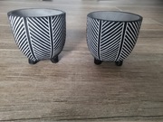 Nowe czarno - białe osłonki na doniczki