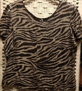 88. Bluzka z cekinami-Opera at Richards,rozm.44. 