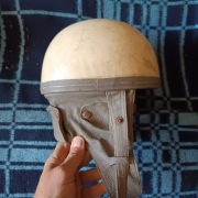  Kask Orzeszek Nitron z epoki PRL-u Szara skóra WSK, SHL, KOMAR 