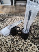 Szczotka WC biała z srebrno-czarną rączką w czarnym kubku