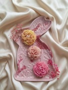 Talerz z gipsu polimerowego KRÓLIK kolor różowy mazany