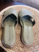 Klapki damskie  skórzane Tamaris 