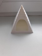 Piramida do akwarium i terrarium – dekoracja, kryjówka dla ryb i gadów