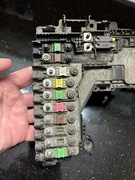 Citroen C4 B7 moduł napięcia akumulatora skrzynka